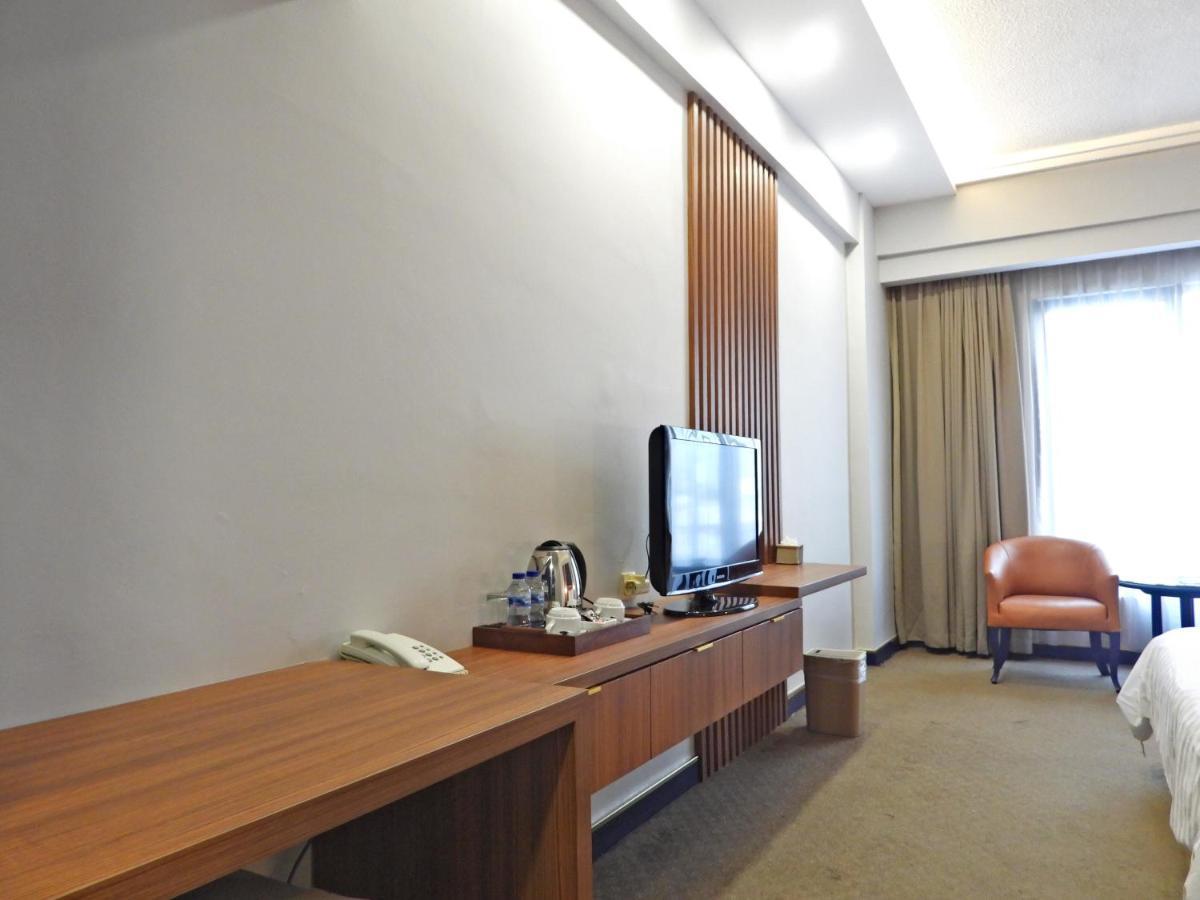 Maxwell Hotel Джакарта Екстериор снимка