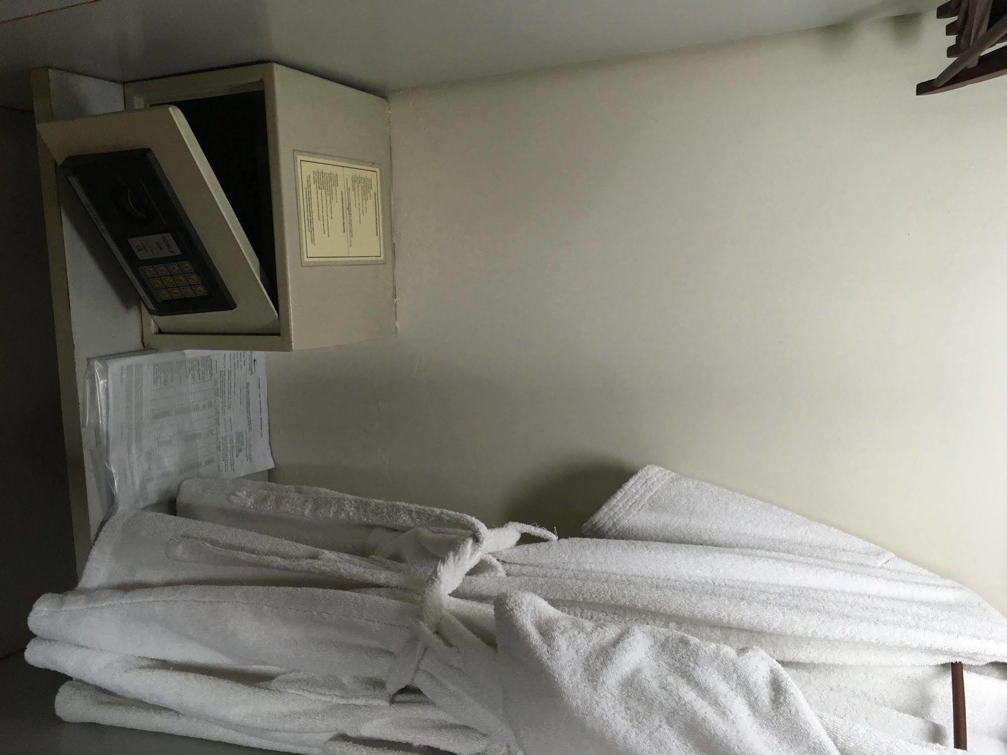 Maxwell Hotel Джакарта Екстериор снимка